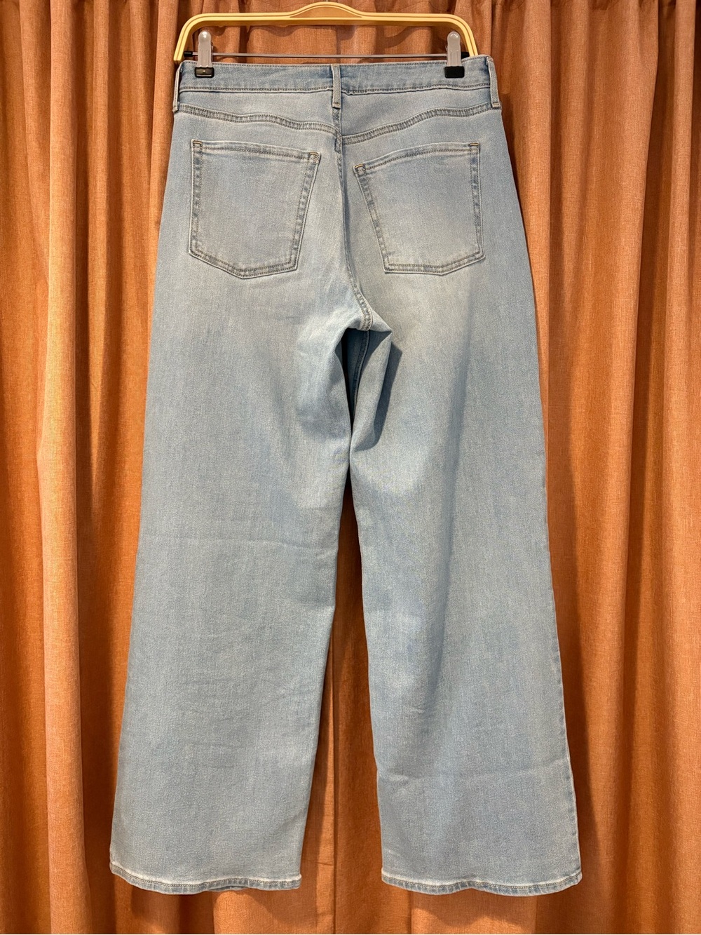 Old Navy High Rise Wide-Leg Jeans - Pale Blue - Picture 3 of 3